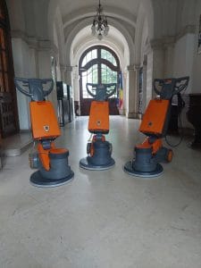 Servicii de curățenie care contează": Ne dedicăm să îți oferim un spațiu impecabil, combinând profesionalismul cu atenția la detalii, pentru a-ți aduce satisfacția pe care o meriți.